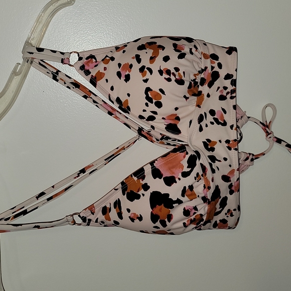 Hula Honey Other - Pink leopard bathing suit top